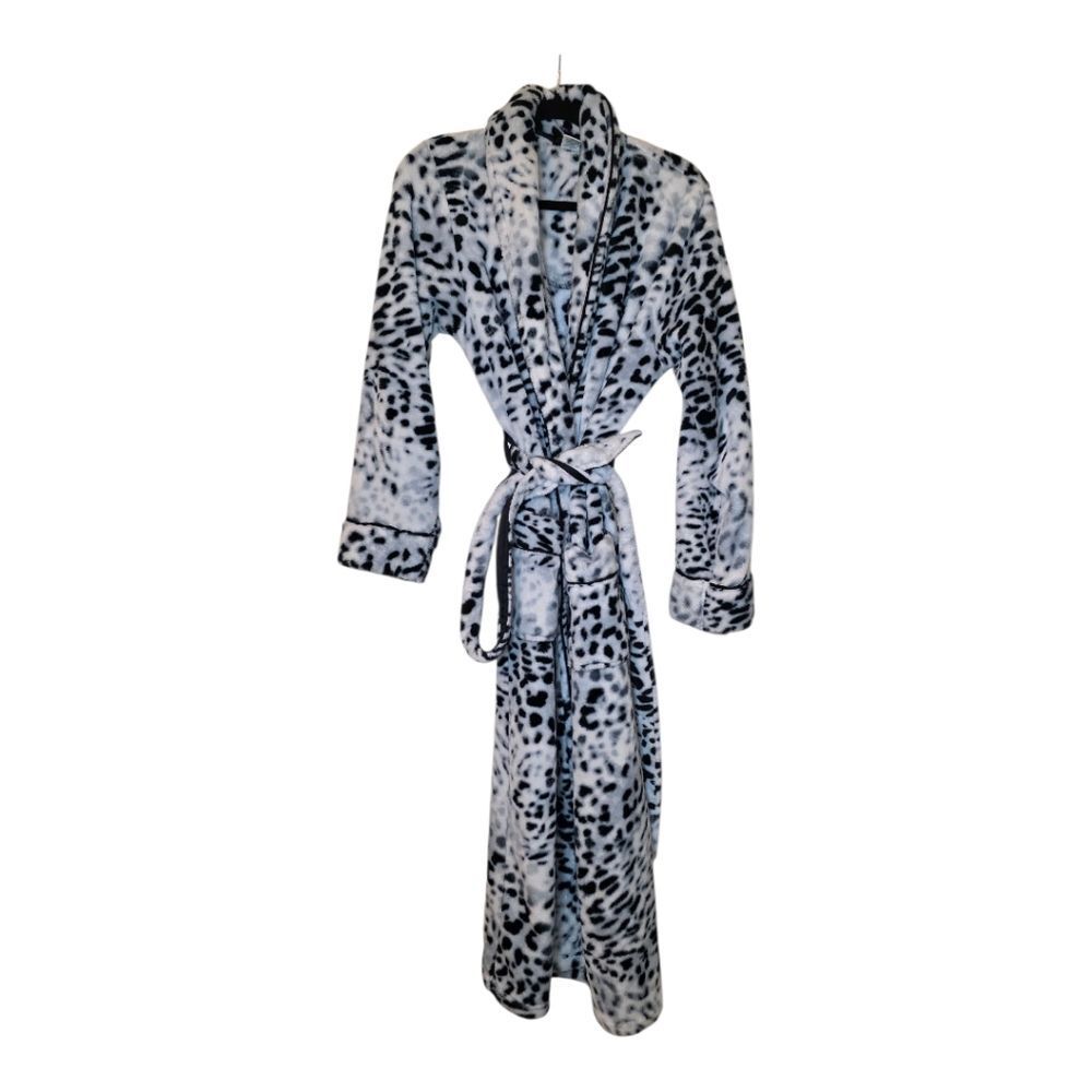 SOMA Embraceable Uptown Snow Leopard Plush Long Robe - Size‎ S/M